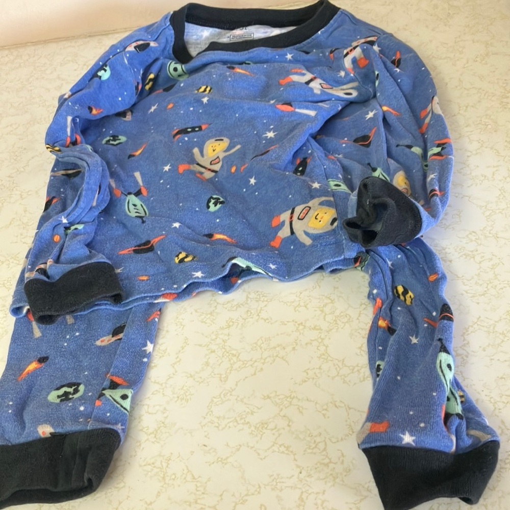 FINAL MARKDOWN Carters Blue Space-Themed Pajama Set 3t